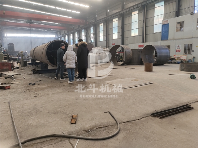 驚喜不斷！客戶實地考察鋰電池炭化設(shè)備