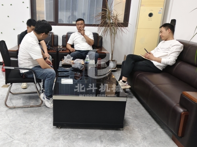 以實(shí)力會(huì)客,誠(chéng)邀客戶考察炭化設(shè)備生產(chǎn)線