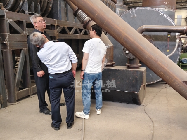 山東客戶來訪,連續(xù)式炭化設(shè)備獲高度評(píng)價(jià)