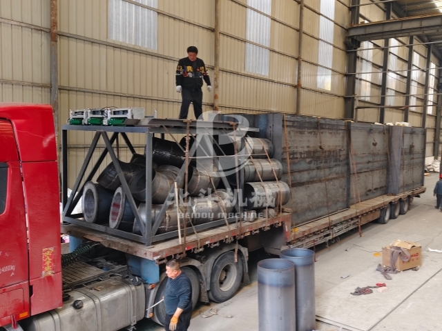 滿(mǎn)滿(mǎn)一車(chē)!炭化設(shè)備生產(chǎn)線(xiàn)配件裝載中